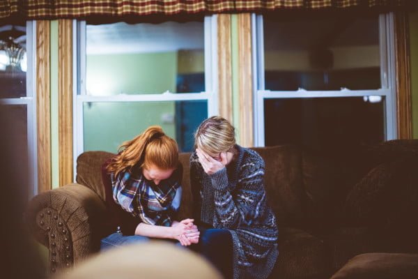 Mujeres que se apoyan, tristeza y depresion